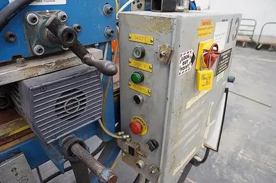 USED CUSTOM-BUILT DESOUTTER MULTIPLE-SPINDLE VERTICAL DRILLING AND GROOVING MACHINE