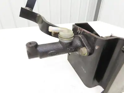 Caterpillar EP18KT Forklift Hydraulic Brake Pedal Master Cylinder Assembly