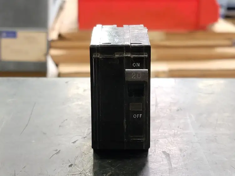 Used SQUARE D QO220 Switchgears British Columbia CA | Lenmark #241770