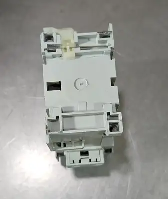 ALLEN BRADLEY 100-C16D*10 / B CONTACTOR. Loc 4E-17