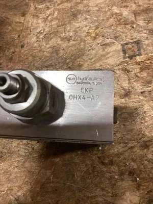 Sun Hydraulics CKP 0HX4-A2 Aluminum Sandwich Manifold -NOS