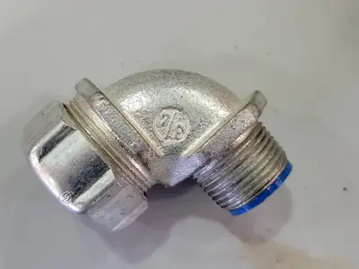 90 Degree 7/8" Conduit and Cable Connector