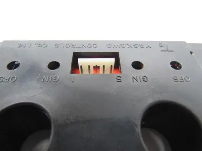 YASKAWA HITACHI UND-300W/200/5 Current Transformer From Seiki HT20SII