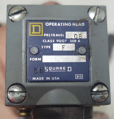 🔥NICE SQUARE D C054F Industrial Limit Switch, Roller Plunger