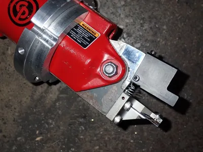Chicago Pneumatic Pneumatic Rivet Squeezer