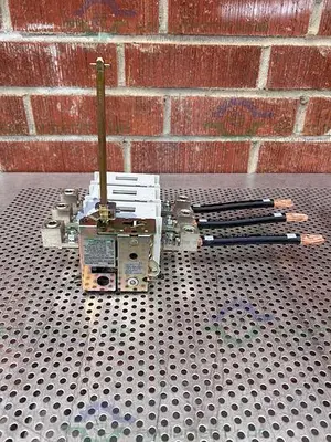 USED ABB OETL-NF200A DISCONNECT SWITCH W/ FERRAZ SHAWMUT 69133 DISTRIBUTION BLOCK