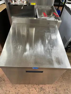Used Randell Used 27" Randell 9402-290 Work Top Refrigerator 5.7 cu ft 115V - JD Worktop Refrigerators Illinois US | Falcon Restaurant Supply #1375038