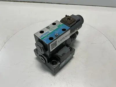 USED VICKERS DG4V-3S-2AL-M-U-HL7-60-EN490