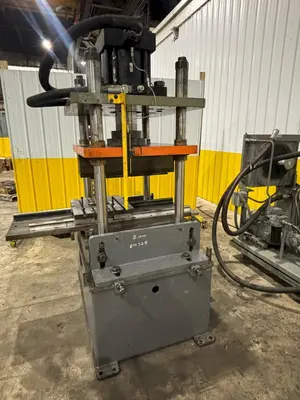 100 TON ROLLFORM INC HYDRAULIC 4 POST CUTOFF & POWER UNIT, 12" STROKE USED