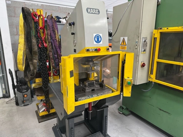 Used 2002 HARE 8HP Hydraulic Presses GB | Charter Auctions #1398532