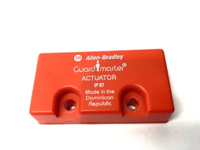 USED ALLEN-BRADLEY SER. A GUARDMASTER NON CONTACT SENSOR W/ ACTUATOR