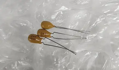 LOT OF CAPACITORS