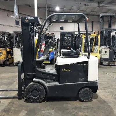 USED 2016 CROWN FC5215-50