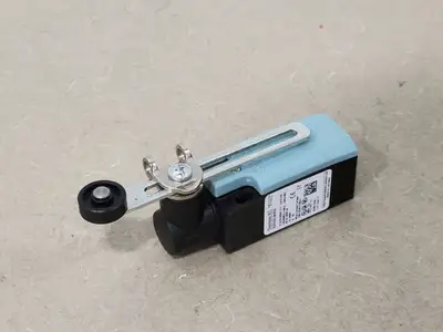 NEW SIEMENS 3SE5232-0HK50