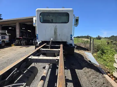 USED 2007 PETERBILT 335