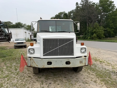 Used 1995 VOLVO _UNKNOWN_ Flatbed Trucks Michigan US | Miedema Asset Management Group #1372465