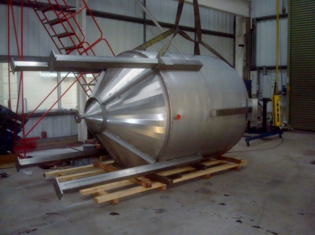 2500 L S/S Zero Pressure Jktd Enc Tank