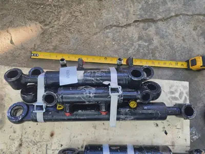 Future QTY 5 Hydraulic Cylinders