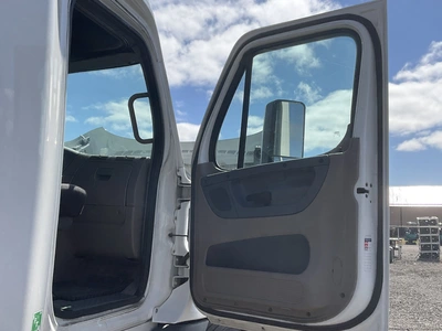USED 2016 FREIGHTLINER CASDCADIA