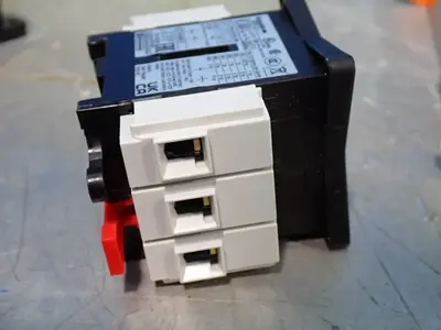 USED SCHNEIDER ELECTRIC VCCF02