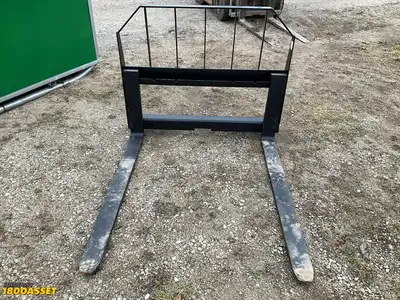 New Tomahawk 48” skid steer fork attachment, 48”L x 4”W forks, 2800lb capacity, skid steer quick...