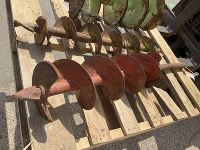 (3) 1” round drive auger bits, 6”, 8” and 12”, one 16” long extension bar but bar is bent