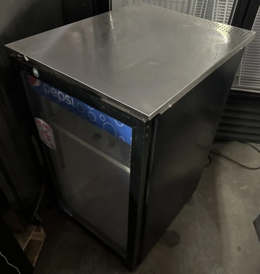 174-0060 QBD DC6LP-HC Countertop Glass Door Self Contained Cooler