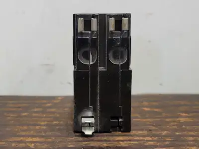 USED SQUARE D QO220