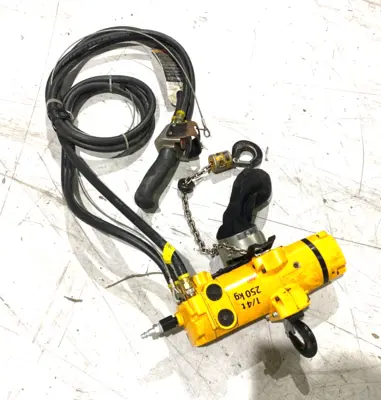 USED INGERSOLL RAND AIR CHAIN HOIST 1/4 TON, 550LBS, CLK SERIES