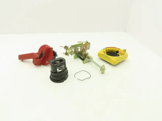 Allen Bradley 198-H2 Circuit Breaker Operator Mechanism Disconnect Handle