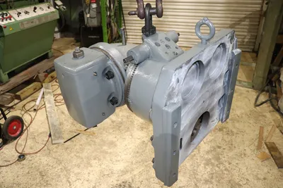 Kearney & Trecker TF20 Universal Vertical Head