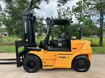 USED 2016 HYUNDAI 70D-9