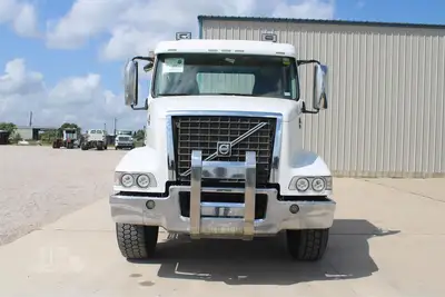 Used 2019 VOLVO VHD104B200 Cab Chassis trucks Texas US | Roll Off Truck World #1492007