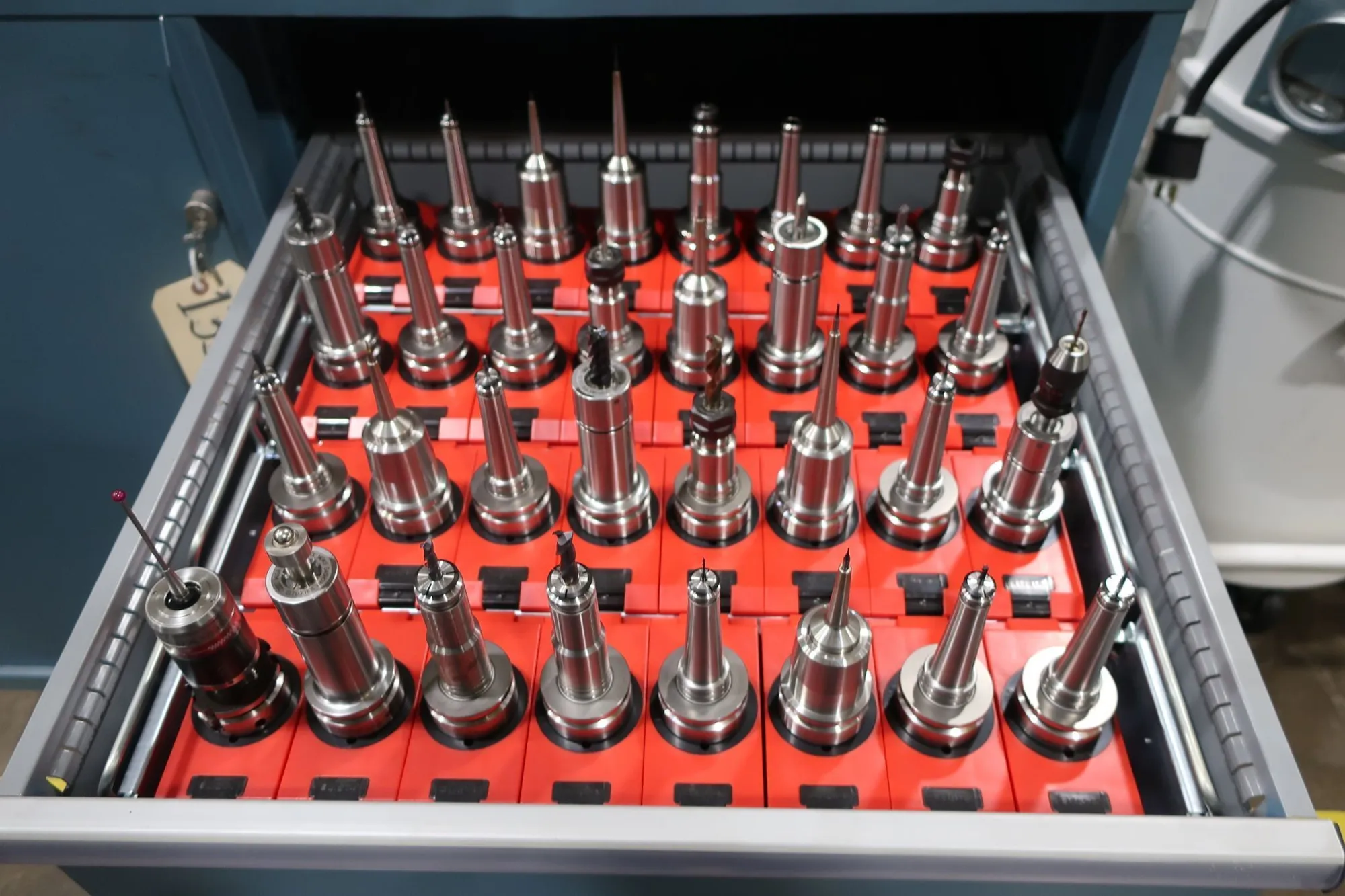 2019 MAKINO D200Z Vertical Machining Centers (5-Axis or More