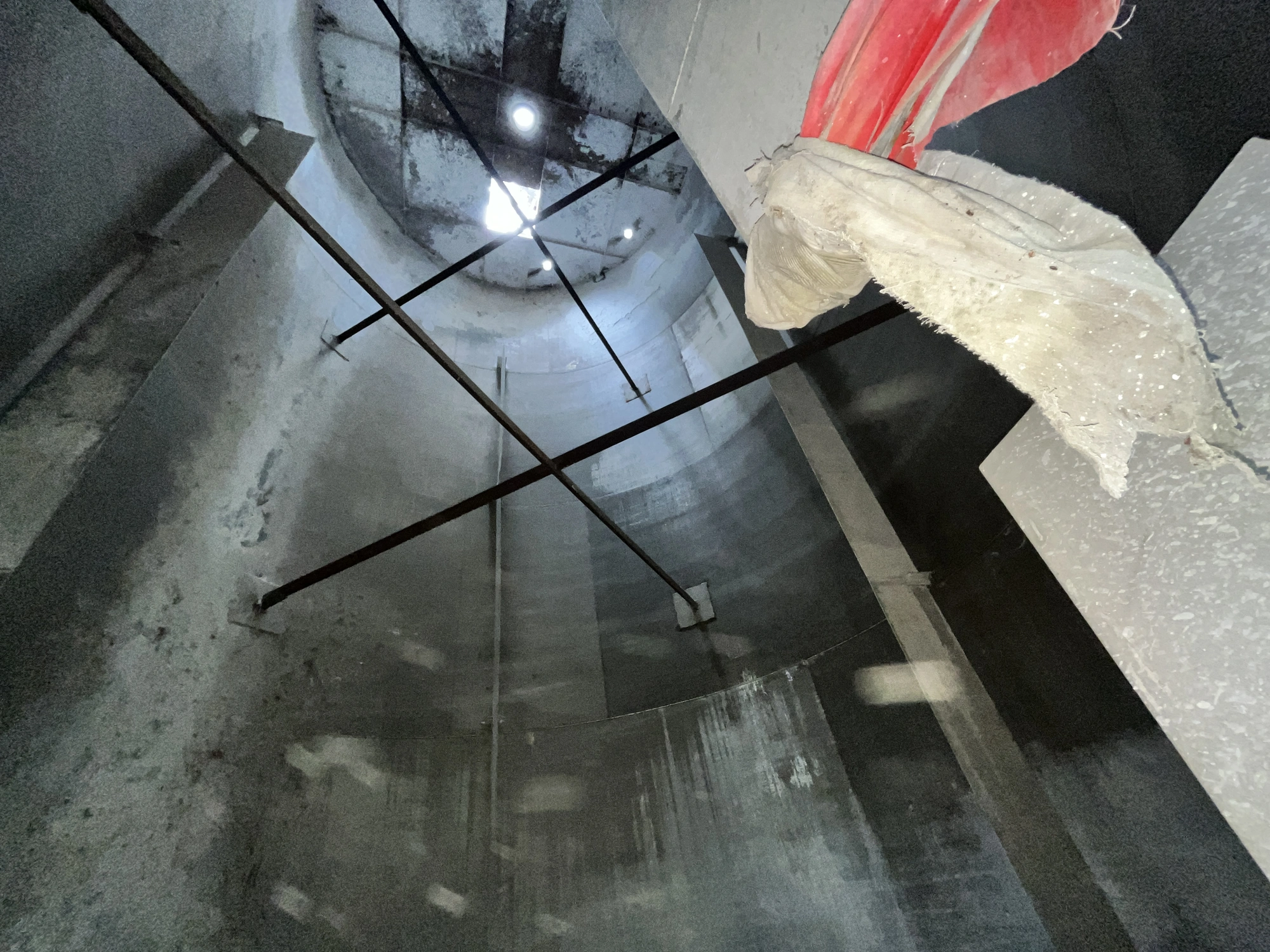 80,000 L S/S Vertical Enclosed Storage Tanks