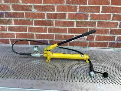 USED SEPTECH ANNULAR EXPANSION STAINLESS STEEL PREPARATIVE HPLC COLUMN W/ HAND PUMP