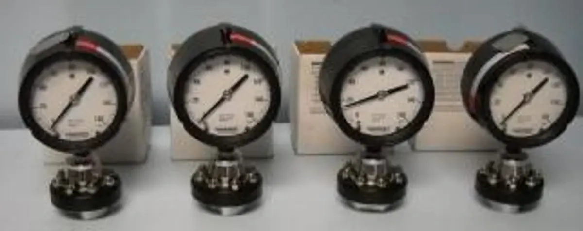 QTY. 2. ASHCROFT O-160 PSI DURA GAUGE PLUS A1S1 31...