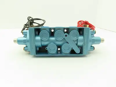 Honeywell Skinner S3FFHAL3 Solenoid Valve 5-Way 3 Pos 24VDC 150 PSI 3/8" NPT