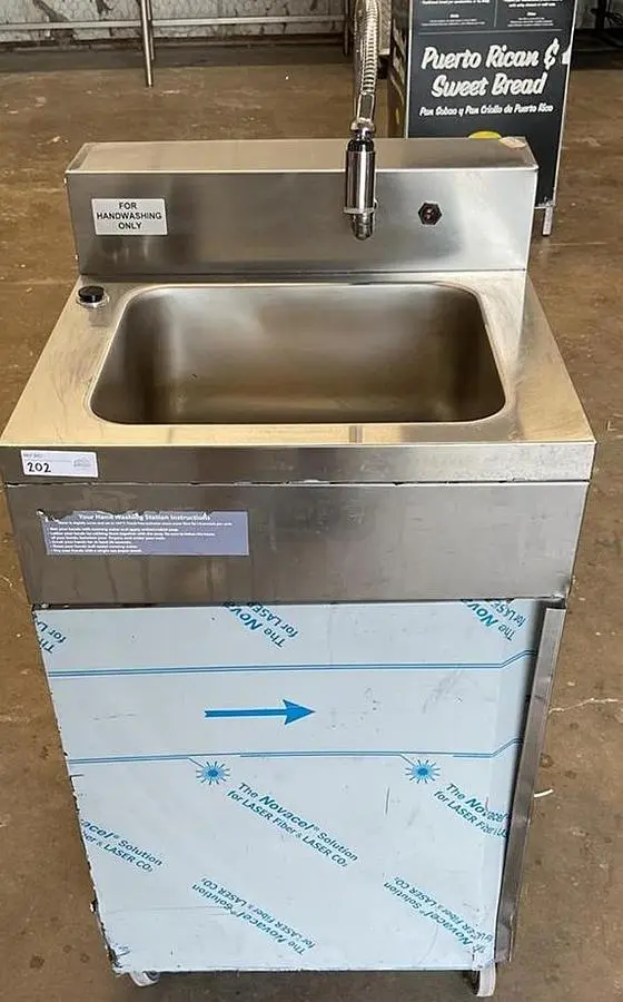 Hot and cold water -portable hand sink