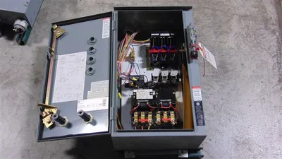 Square D 8810DCA4V02S Combination Starter Size 1 10HP Used