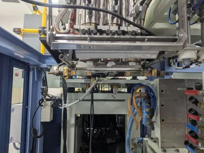 2022 FONG KEE EHB 65T03SS BLOW MOLDING MACHINES | Machinery Network (3)