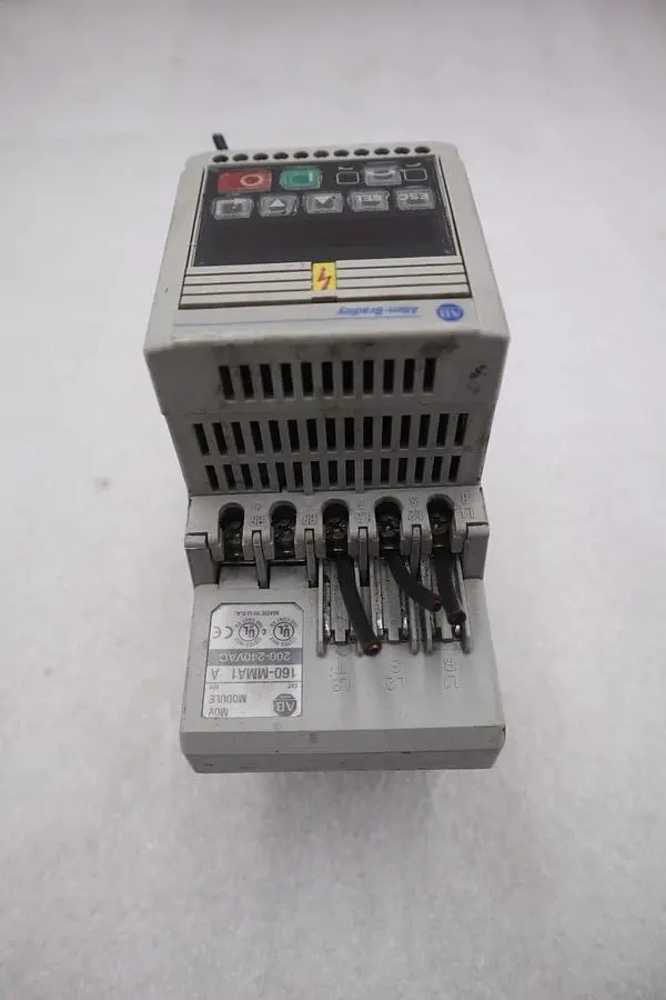 ALLEN BRADLEY 160-AA04NSF1 1 HP SPEED DRIVE 240 VAC 1 SER B #K-2576-B
