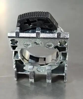 ALLEN BRADLEY 800F-ALM MOUNTING LATCH METAL 22MM (LOT OF 2). Loc 4E-10