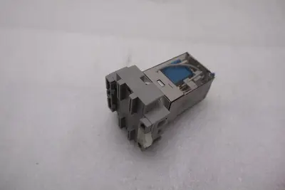 ALLEN BRADLEY 700-HA33Z12-3-4/ 700-HN126 RELAY 12VDC STOCK K-3404