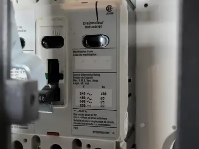 Used EATON SVX015A1-5A4N1 Switchgears British Columbia CA | Lenmark #240123