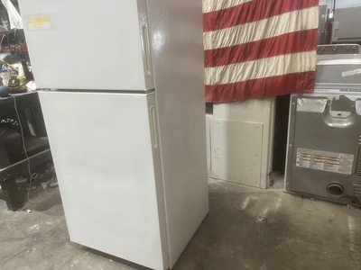 USED HOTPOINT FREEZER ON TOP