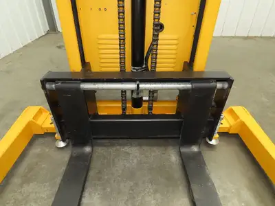 Used ULINE _UNKNOWN_ Pallet Lifters Indiana US | Arrow Industrial #1366960