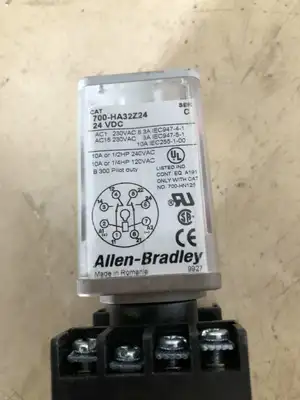 Allen Bradley 700-HA32Z24 General purpose  Relay w/ Base Lot of 4
