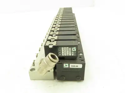 Pneumax OMRB213 Pneumatic Air Manifold Assembly 16 Valves 24vdc 145psi