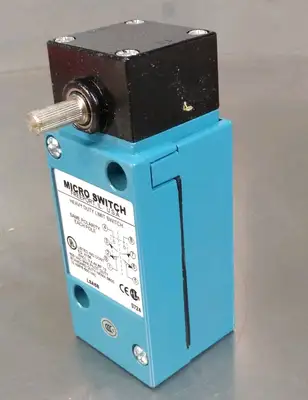 Honeywell LSA6B Plug In Limit Switch Roller Lever Loc4A2